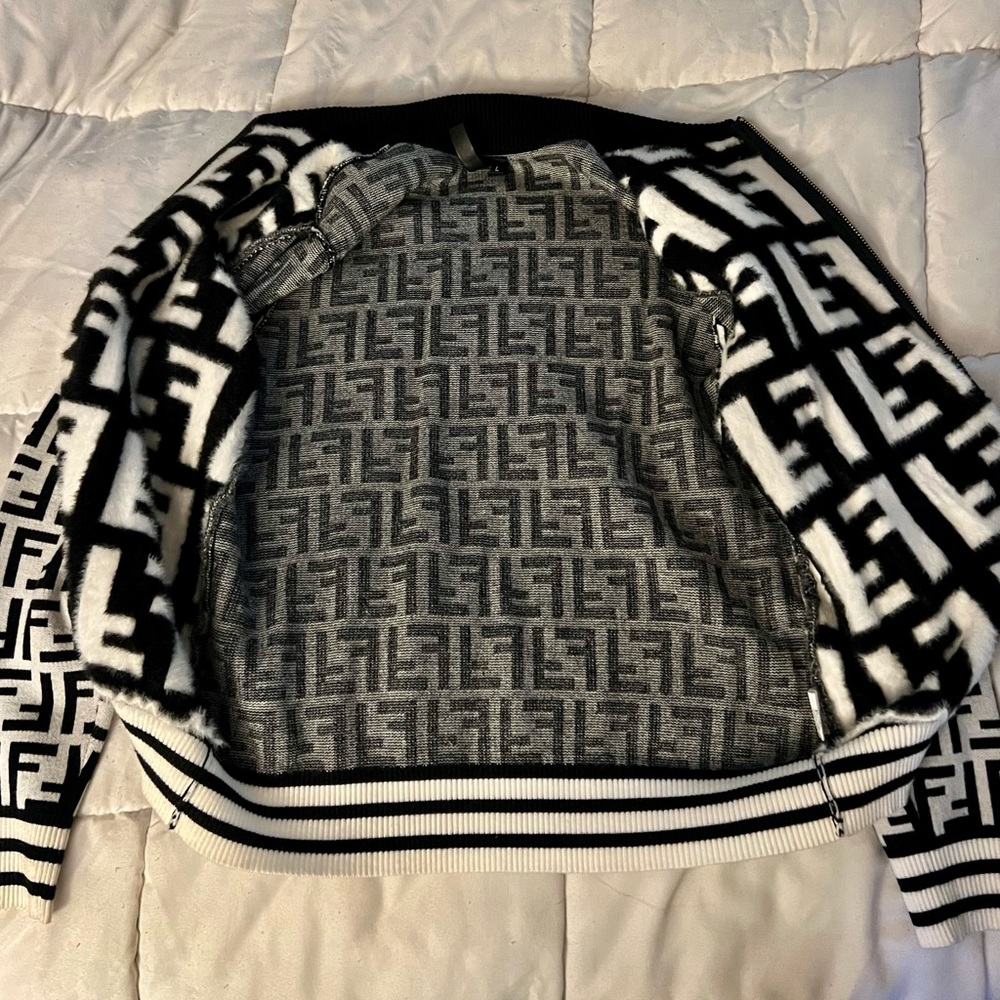 👑✅PRICE FIRM✅ Fabulous White and Black Fashion FF Faux Fur Sweater Jacket - Picture 11 of 17